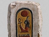 Aeg S 14  Aeg S 14, 19. Dynastie, Wandfragment mit Kartusche von Sethos I., Kalkstein und Stuck, 19,5 cm x B 12,3 cm, Dicke 5,0 cm : Bestandskatalog Ägypten, Museumsfoto: Claus Cordes